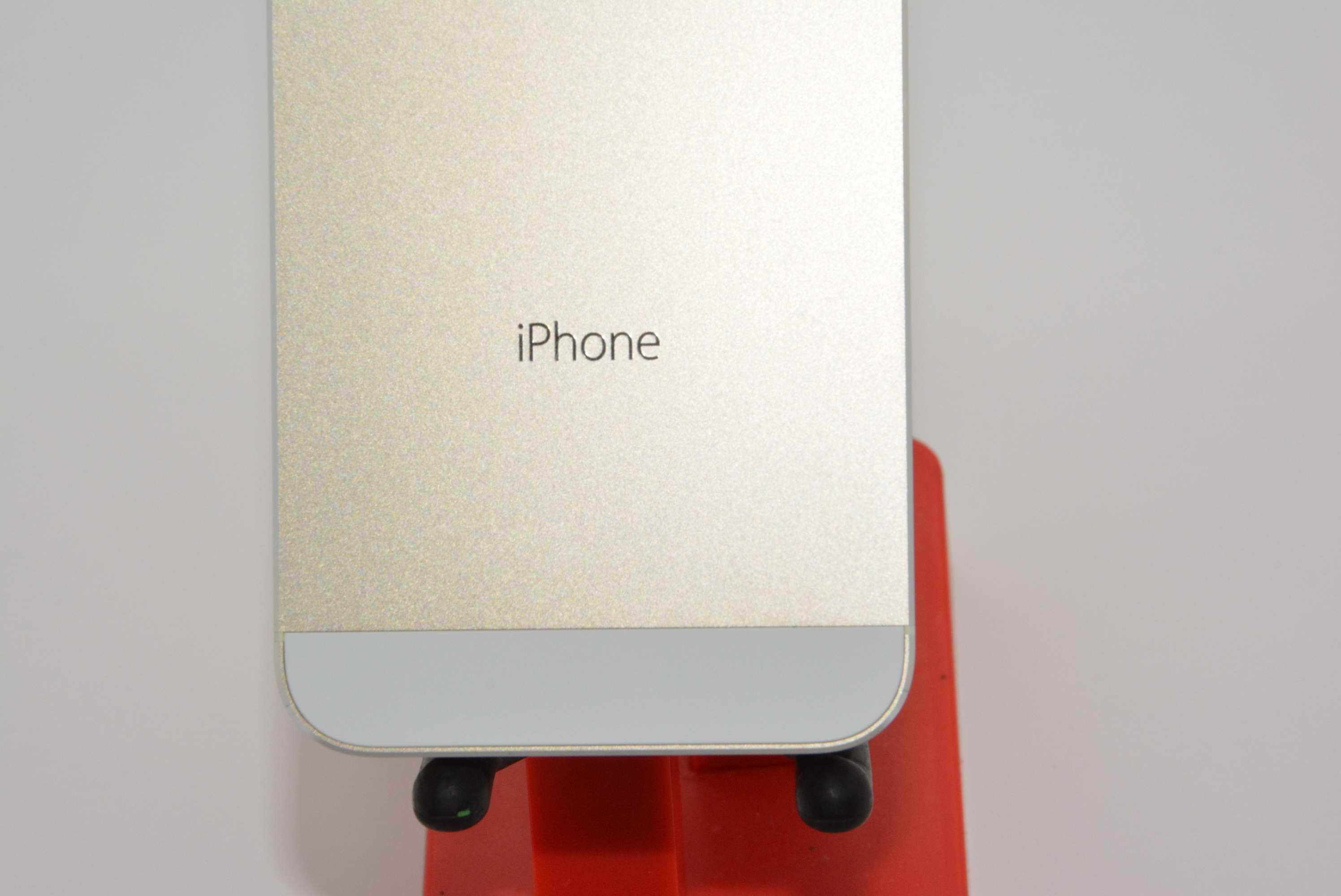 Champagne-Apple-iPhone-5S-surfaces (1)