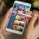 Immagine promozionale di Samsung Galaxy Note 4, con S Pen e Galleria.